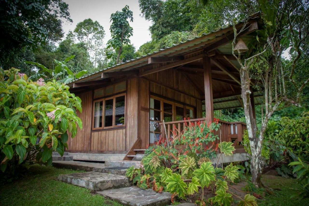 Gardenia Country Inn Tomohon Eksteriør billede